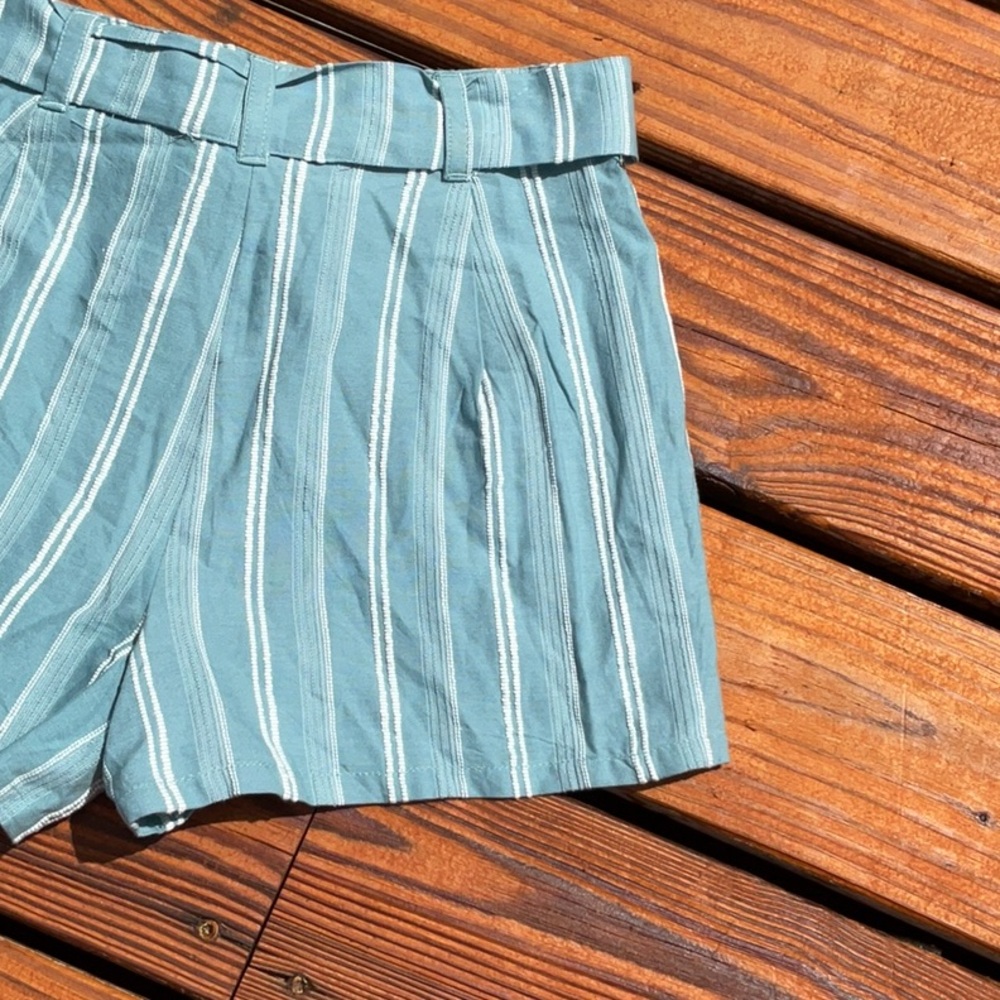 NWT Women’s O’Neill  Blue/White Textured Striped Shorts Sizes 24, 25, 26 - Picture 8 of 14